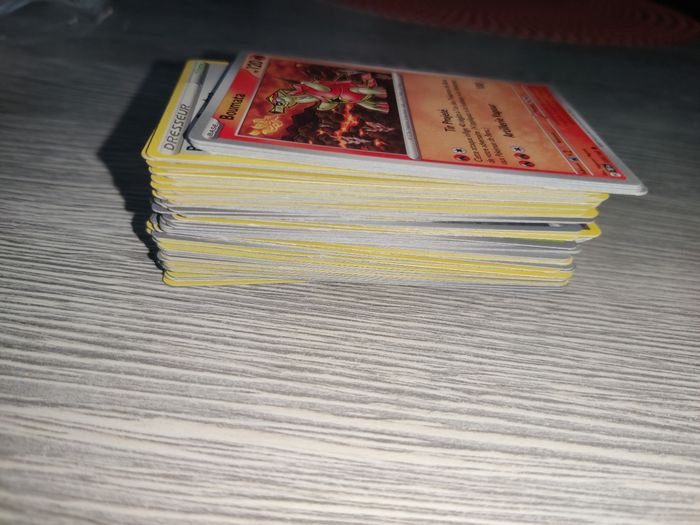 Lot de 93 cartes pokémon en français