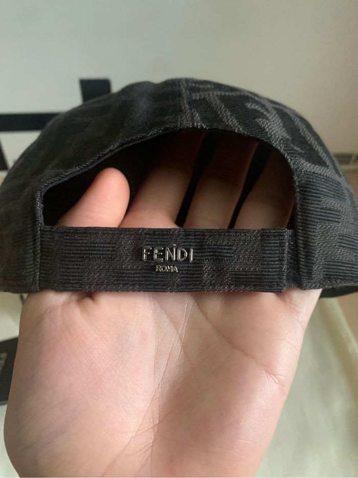Casquette fendi - photo numéro 5