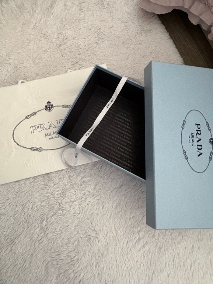 Boîte vide prada - photo numéro 2