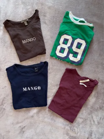 Lot de 4 t-shirts femme taille S en très bon état