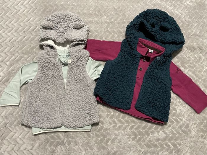 Gilets sans manche et tshirts 12 mois - photo numéro 2