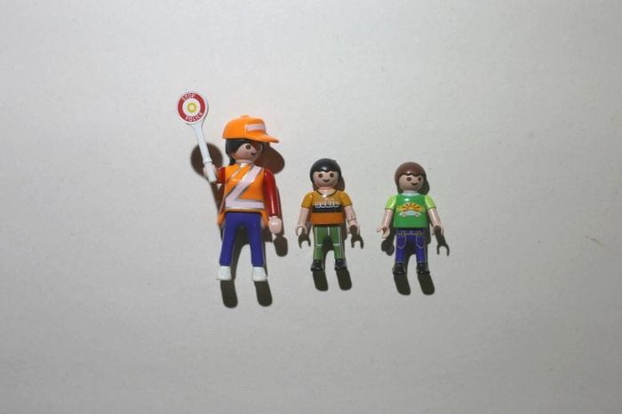 Playmobil lot 3 personnages thème "sortie d'école"