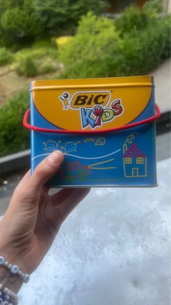 Boîte en métal vide BIC rangement