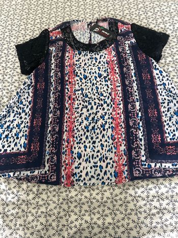 Magnifique blouse neuve 