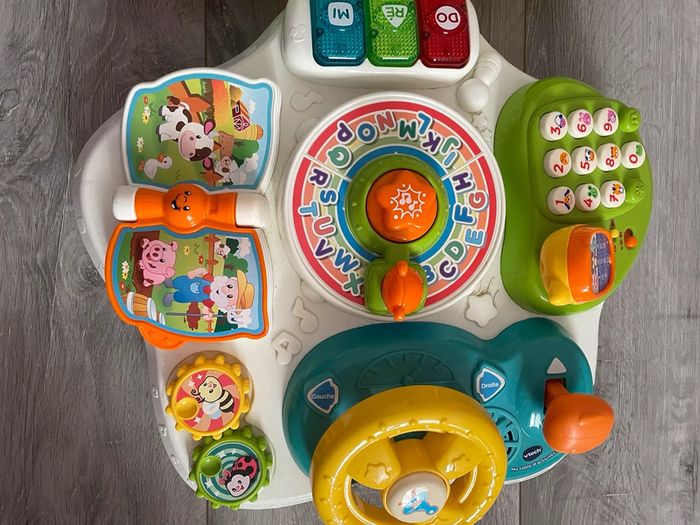 Table d’activités très bon état - photo numéro 2