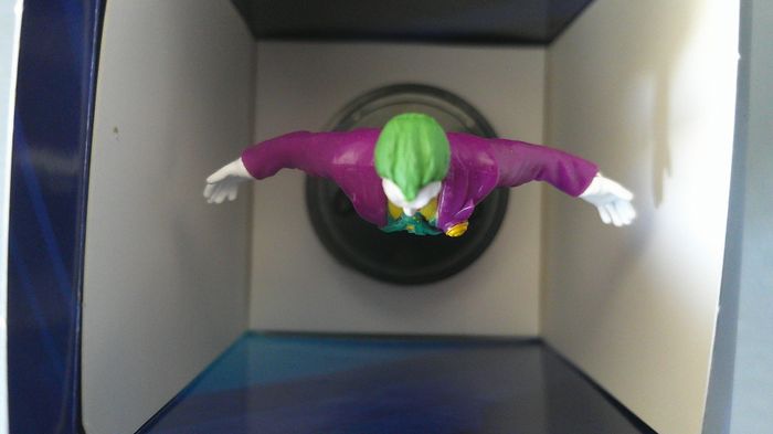 Figurine JOKER  avec éclairage LED (PRODUIT NEUF) - photo numéro 5