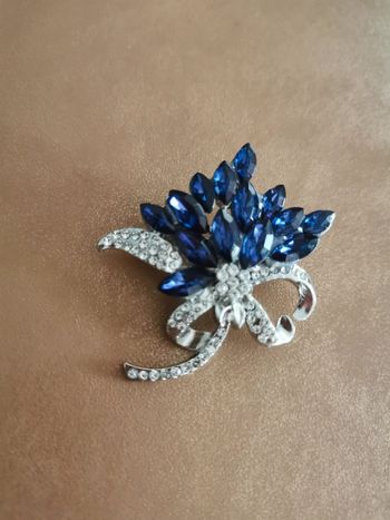 Broche bouquet de fleurs bleu