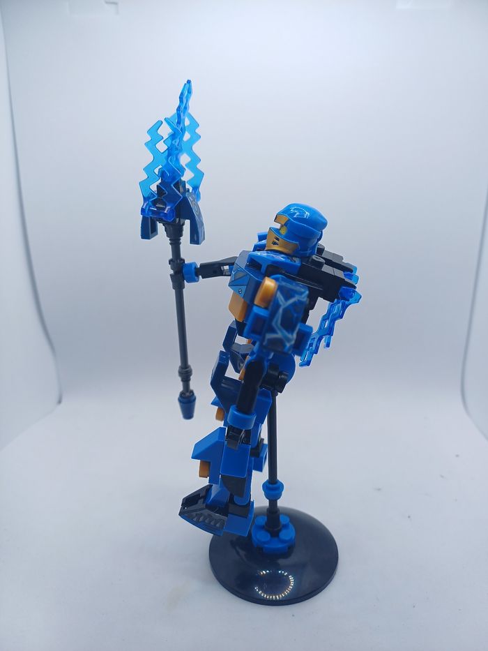 Jay et Armure Ninjago Legacy sur socle - photo numéro 4