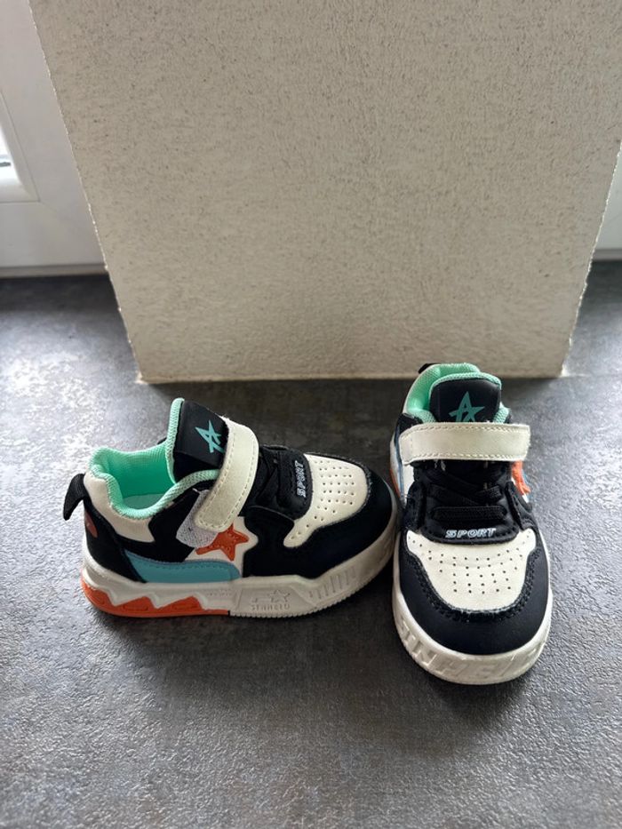 Chaussure enfant taille 22 - photo numéro 2