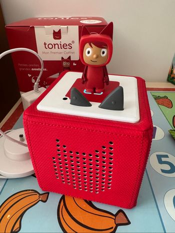 Toniebox rouge avec chargeur et boîte
