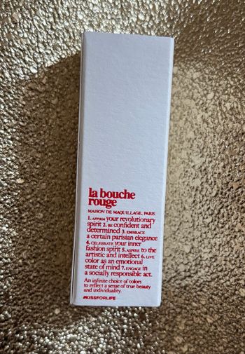 Rouge à lèvres neuf nude