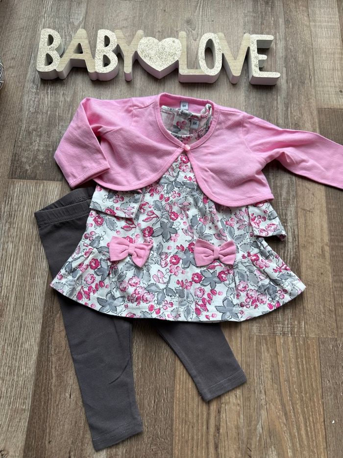 - Ensemble - 6 mois - Très bon état