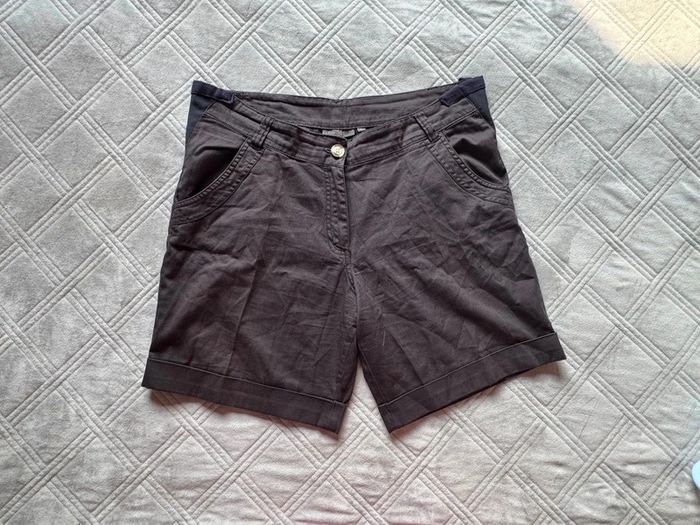 Short noir - Kiabi - taille 42 - très bon état