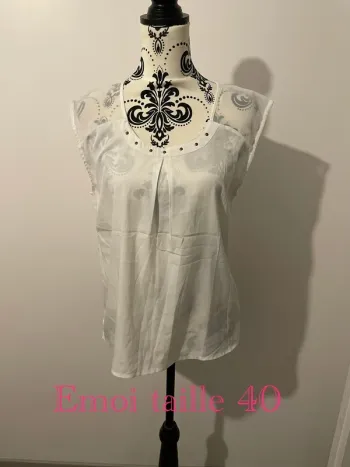 Blouse sans manche débardeur blanc dentelle au col avec strass neuf Emoi taille 40