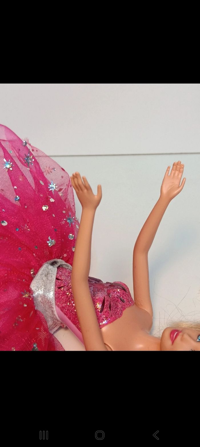 Poupée mattel Barbie A Fashion Fairytale la magie de la mode 
Poupée et ensemble compris - photo numéro 9