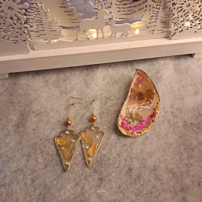 Boucles d'oreilles pendante résine avec coupelle - photo numéro 7