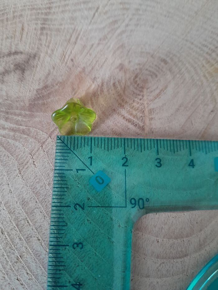 Lot de 50 perles en verre fleurs marron, transparente, roses, blanches, saumon,vertes - photo numéro 5