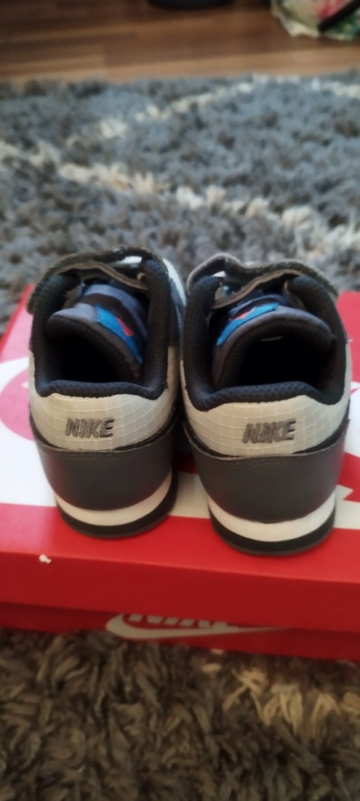 Baskets Nike 22 - photo numéro 4