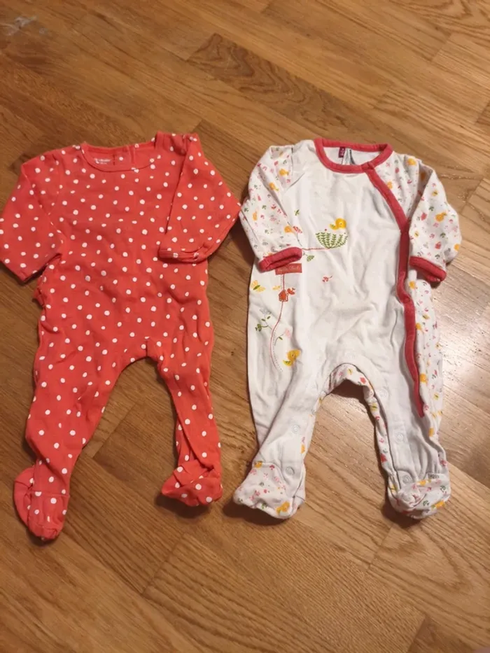 2 pyjamas