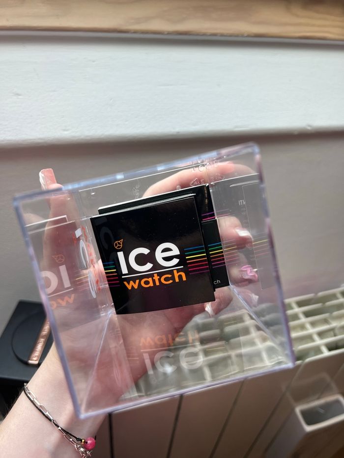 Montre ice watch bracelet noir et intérieur rose gold à paillettes - photo numéro 4