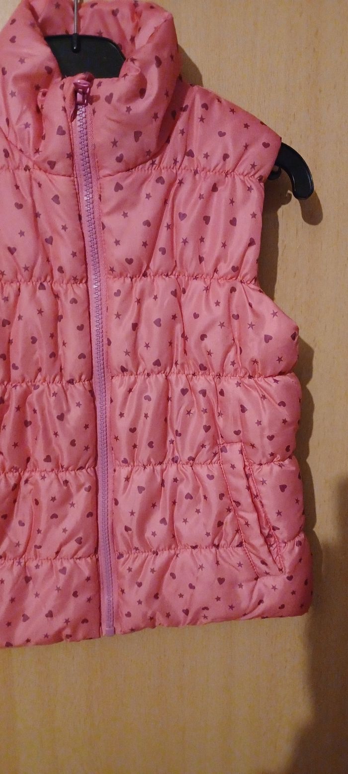 Très jolie doudoune sans manches fille T 4/5 ans - photo numéro 3