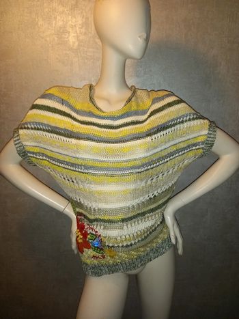 pull en maille avec broderie desigual taille 36/38