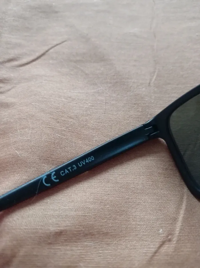Lunettes de soleil noir, unisexe - photo numéro 4