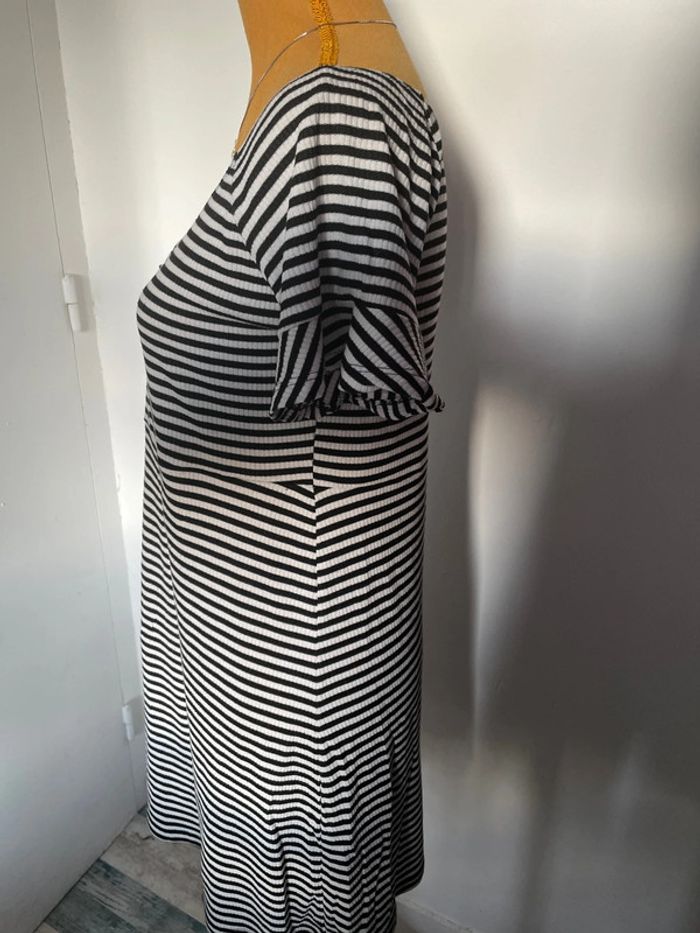 Robe noire et blanche - photo numéro 3
