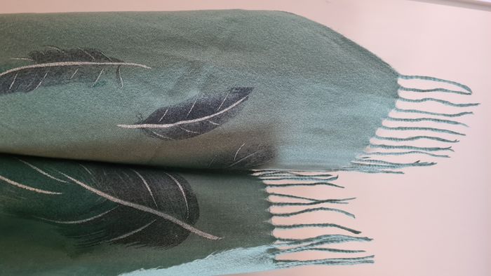 Grande écharpe verte motif feuilles - photo numéro 3