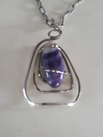 Collier vintage fantaisie ancien pendentif pierre mauve