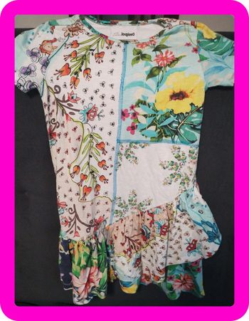 Robe manches courtes desigual en très bon état taille 7/8 ans