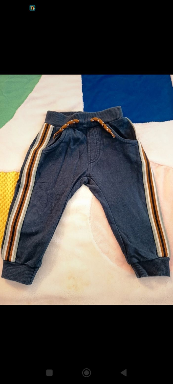 Lot joggings 18 mois - photo numéro 2
