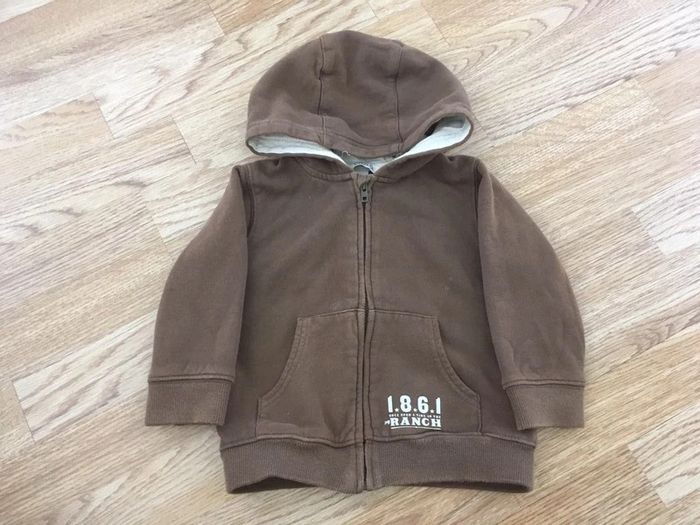 Sweat zippé à capuche