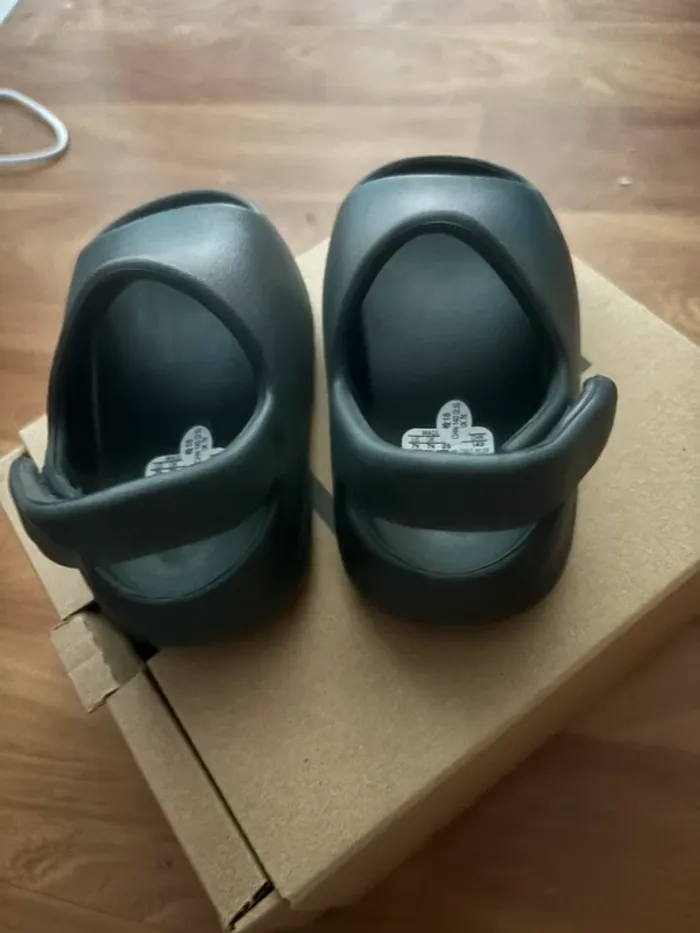 Adidas Yeezy slide - photo numéro 5