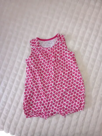 Combinaison à motif fraises 6mois 🌸👧