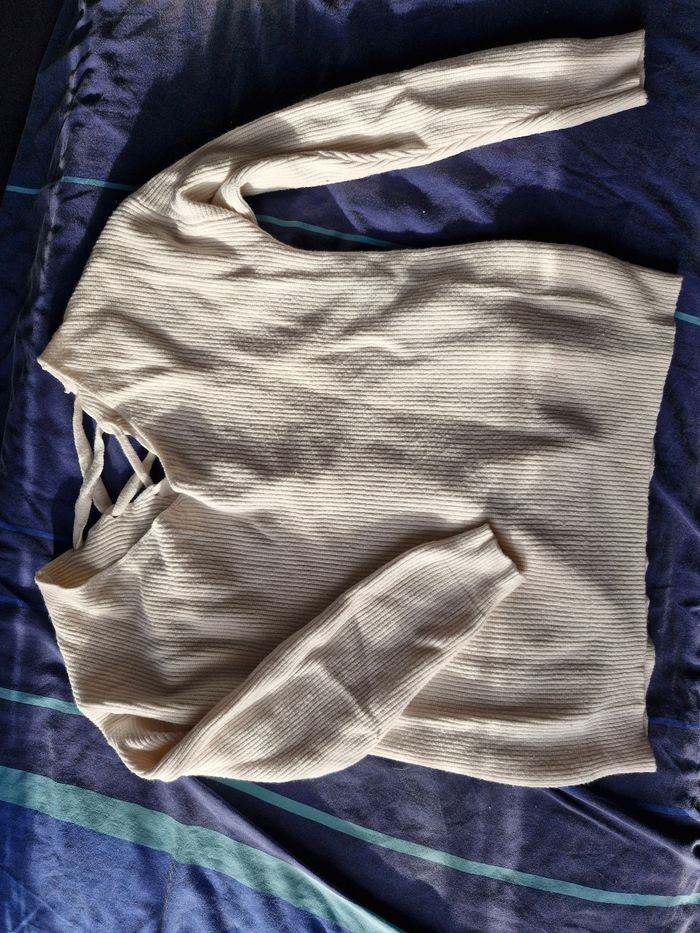 Splendide pull col V à laçage dos - photo numéro 4