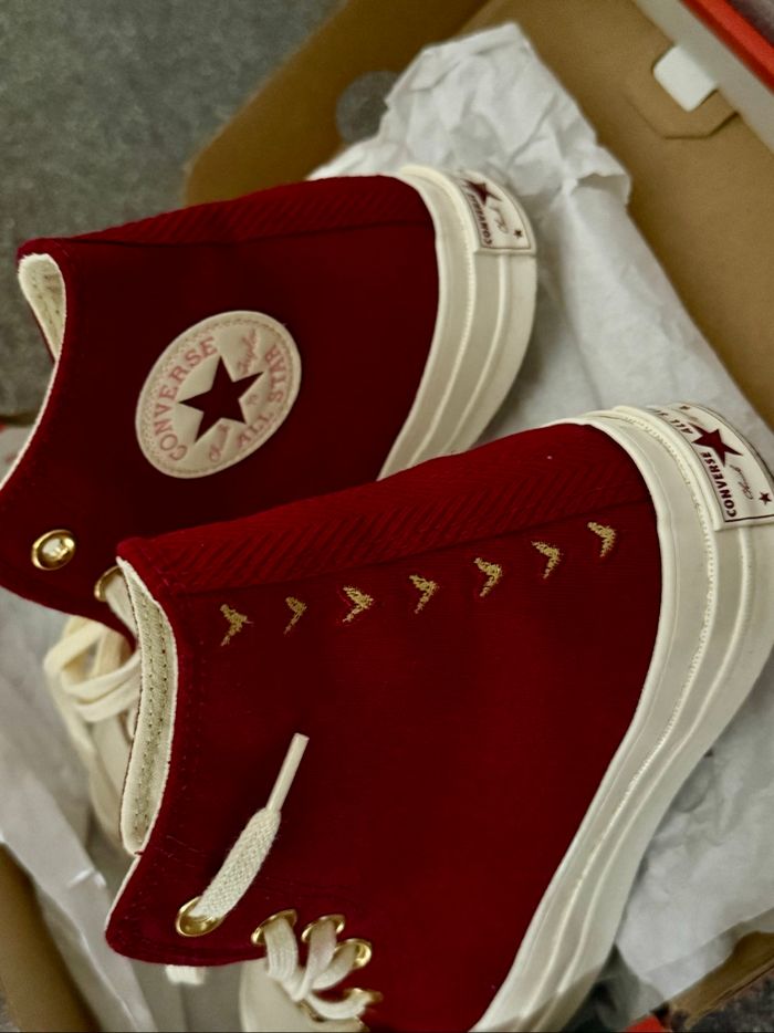 Converses bordeaux