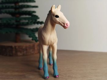 Figurine poulain décoré Schleich