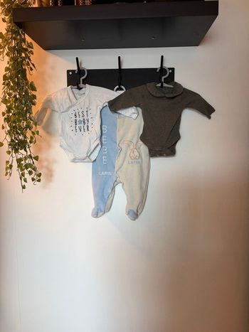 Lot de 2 body et 1 pyjama