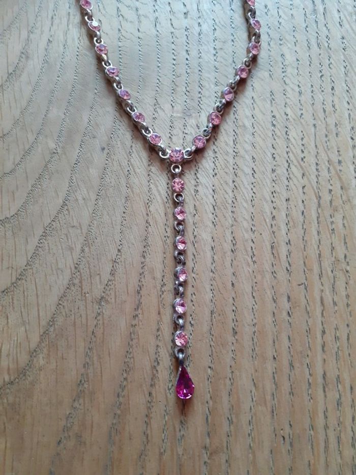 Neuf Collier en Y pierres taillées scintillantes rose