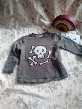 Pull zara skull