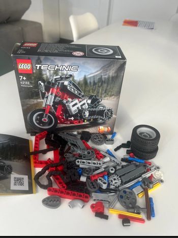 Lego technic 42132 : la moto ( 2 en 1)