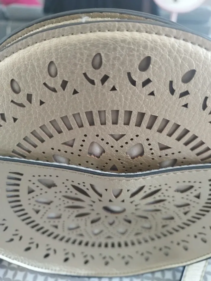 Très joli petit sac bandoulière doré Moa - photo numéro 3