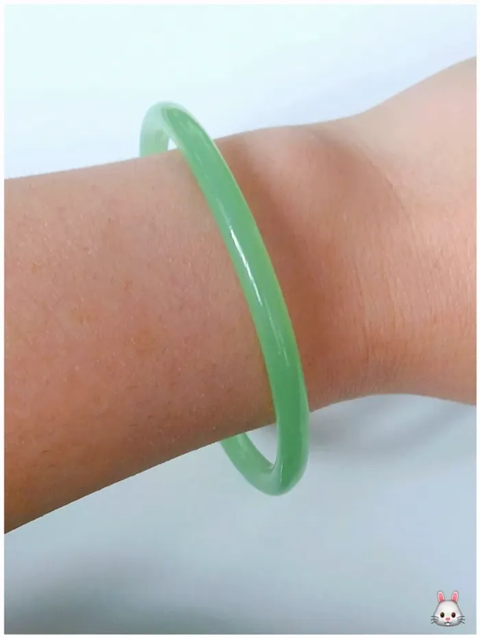 Bracelet jonc vert minimaliste en résine – pièce tendance et légère - photo numéro 2