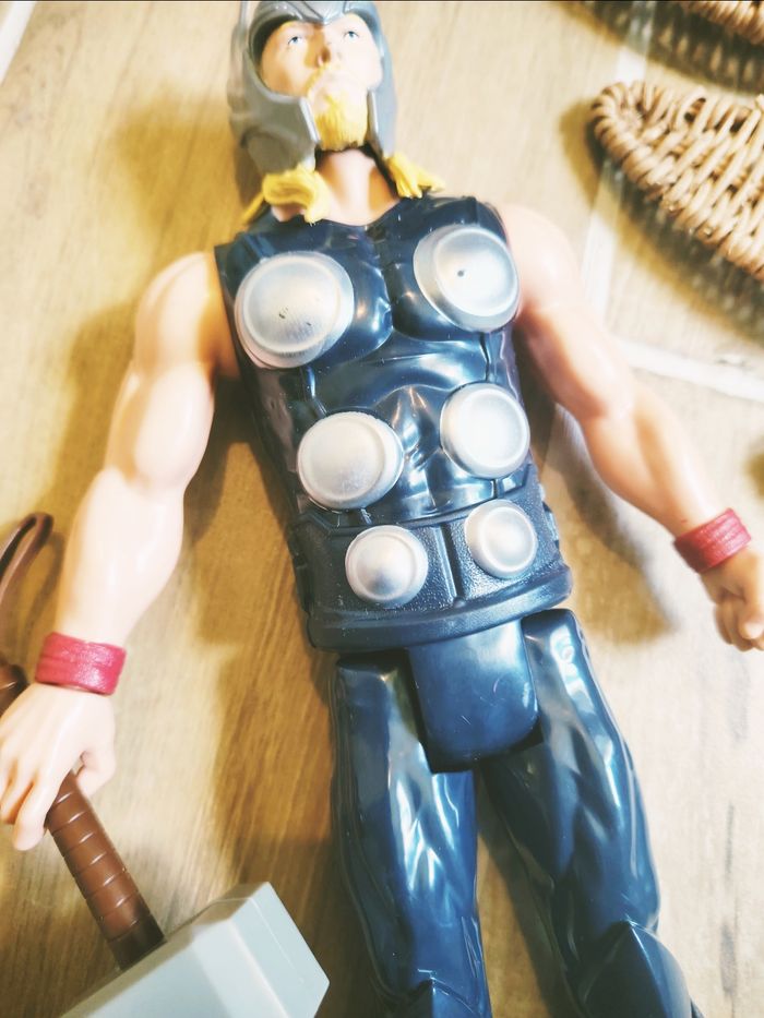 💫Thor avec son marteau figurine de 30cm Avengers Marvel Hasbro - photo numéro 2