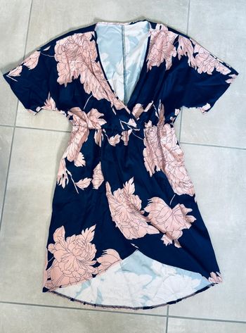 Magnifique robe fleurie bleue marine et rose pale neuve