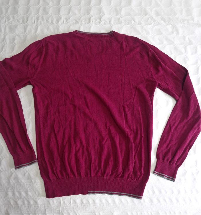 Pull col v , homme , pepe jeans  , taille M  , couleur bordeaux - photo numéro 3