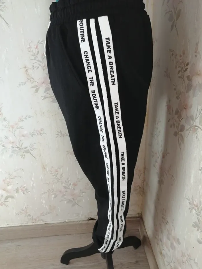 Pantalon de jogging noir avec rubans à message sur les côtés / jennyfer / (M) - photo numéro 6