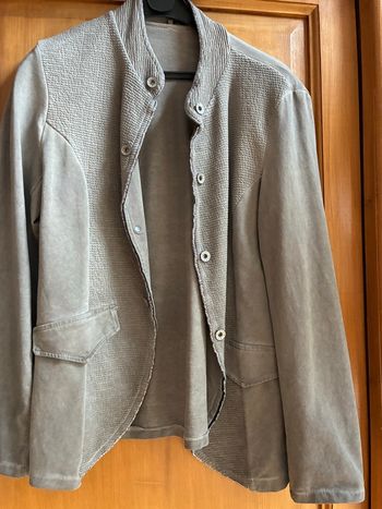 Veste avec liseré argenté 