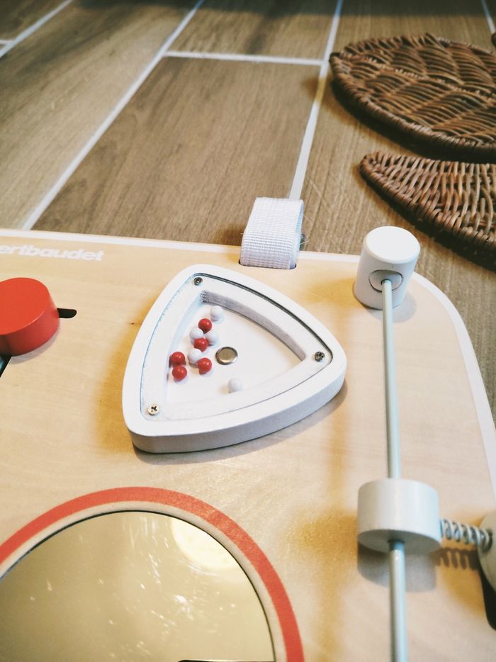 👋Planche panneau d'éveil multi activités busy board en bois marque Vertbaudet - photo numéro 5